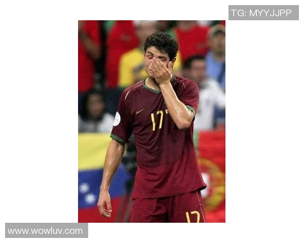 足球明星在比赛中泪洒赛场的瞬间回顾与感人图片合集 足球明星在比赛中泪洒赛场的瞬间回顾与感人图片合集